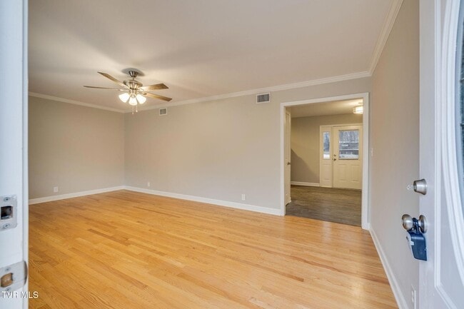 Building Photo - 336 W Ln St