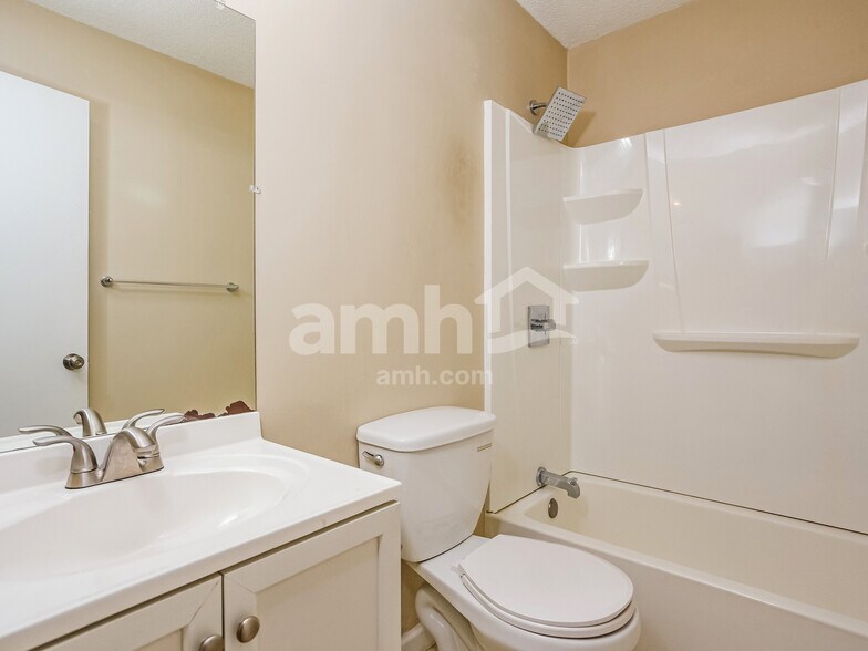 Building Photo - 3831 Innsbrook Dr