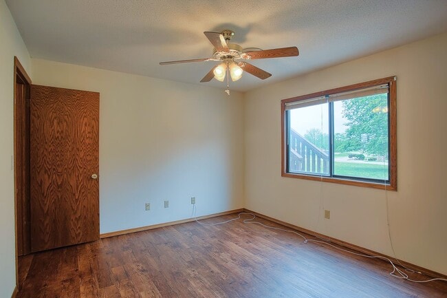 Building Photo - 2 Bedroom, 1.5 Bathroom Condo (AVAILABLE S...