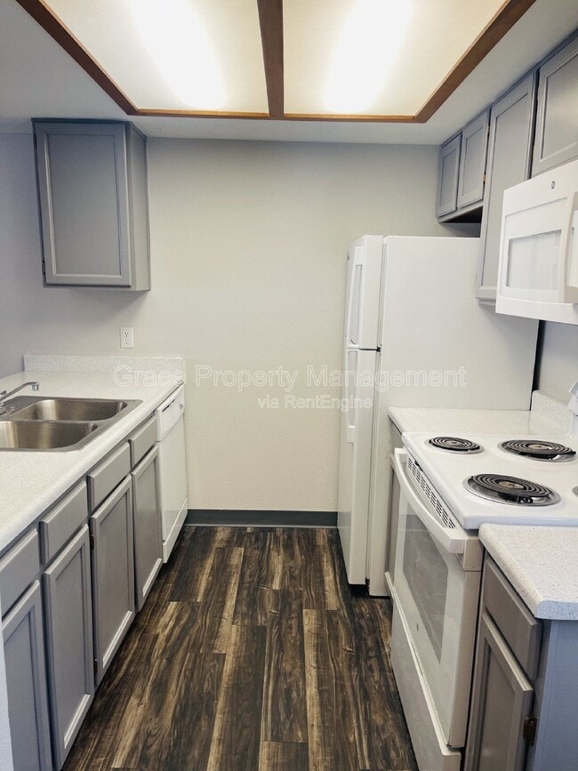 Building Photo - 453 S Kittredge St