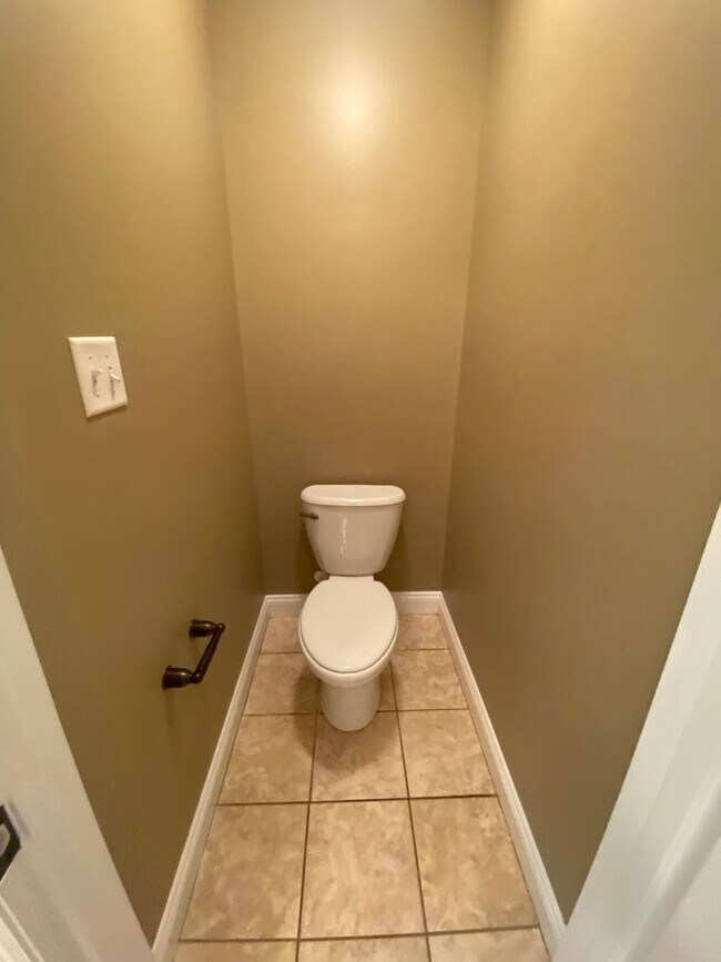 Building Photo - 4301 Kenilworth Cir