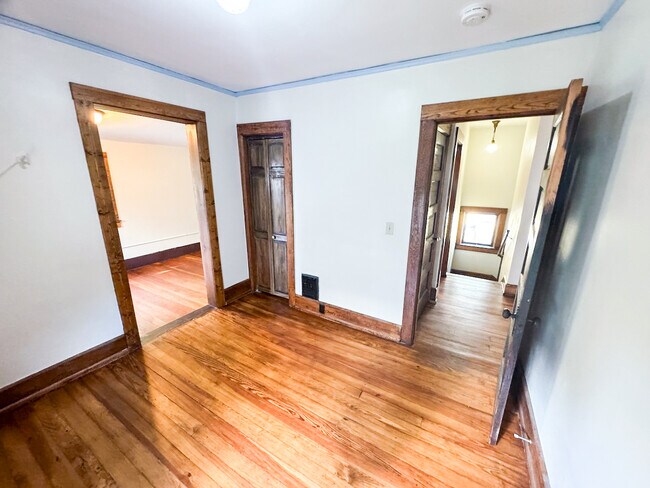 Building Photo - 307 Cascadilla St