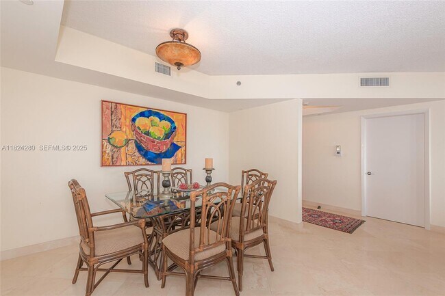 Building Photo - 2000 Island Blvd