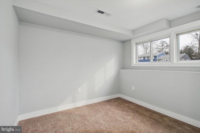 Building Photo - 10 Wendslow Rd