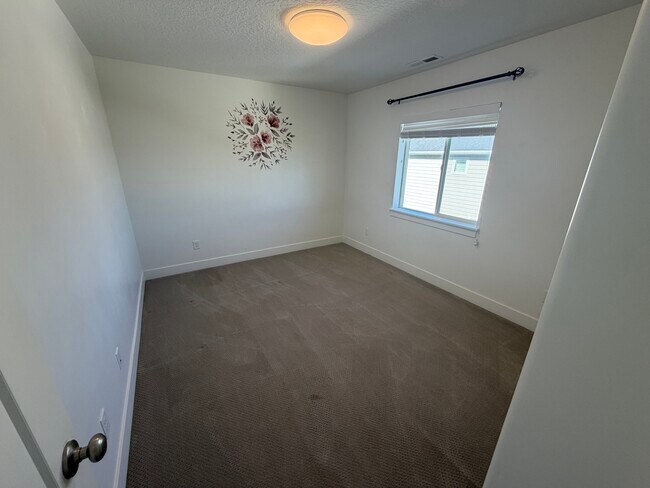 Building Photo - 1071 W Sebal Ln