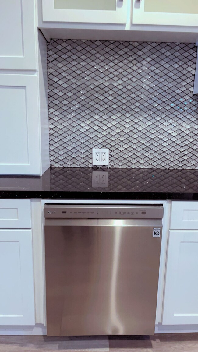 Building Photo - 5779 Enfield Ave