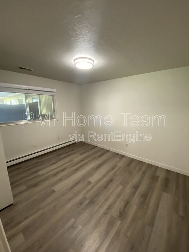 Building Photo - 241 E 200 N