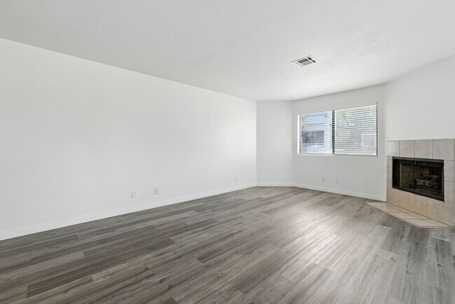 Building Photo - SW!! 2 Bedroom Condo!! 1st Floor!! Newly r...