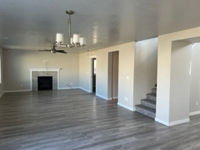 Building Photo - Great 4 bed 2.5 bath home with 2600 sq ft!  Kuna Home with lots of room just off N Ten Mile Rd an...