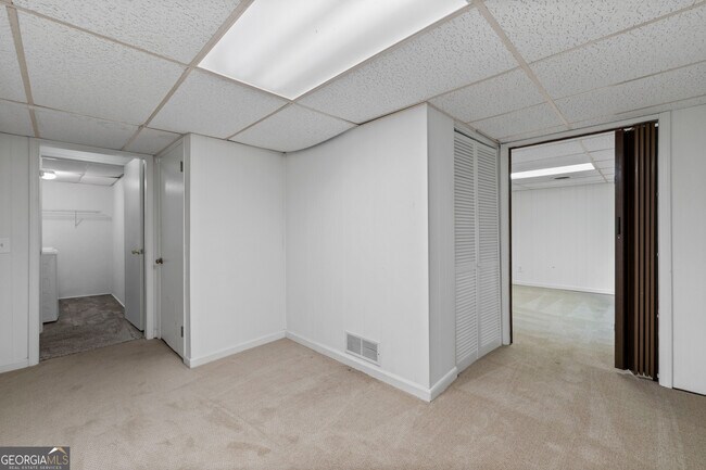 Building Photo - 880 Winfield Ct