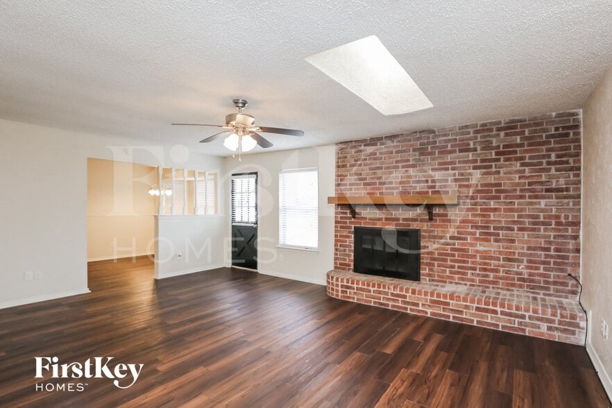 Building Photo - 8513 Crestview Dr