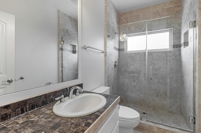 Building Photo - 130 Heather Ln