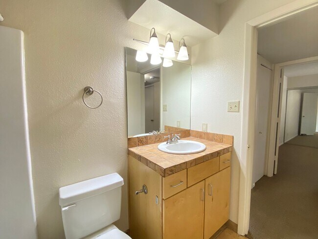 Building Photo - Beautiful Condo at The Reserve