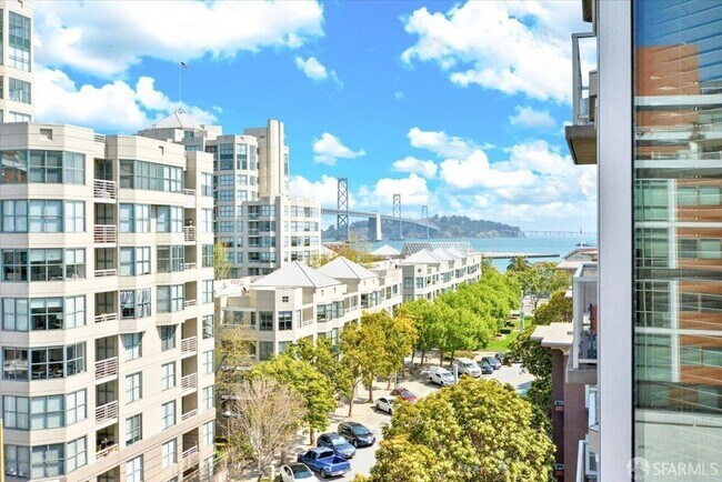 Building Photo - 88 King St