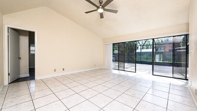 Building Photo - 4 Baywood Dr
