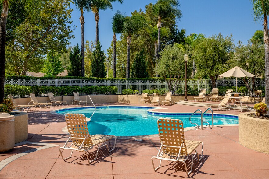 Building Photo - 23735 Del Monte Dr