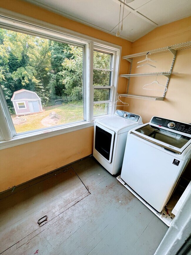 Building Photo - 4 Bedroom House in Lynchburg