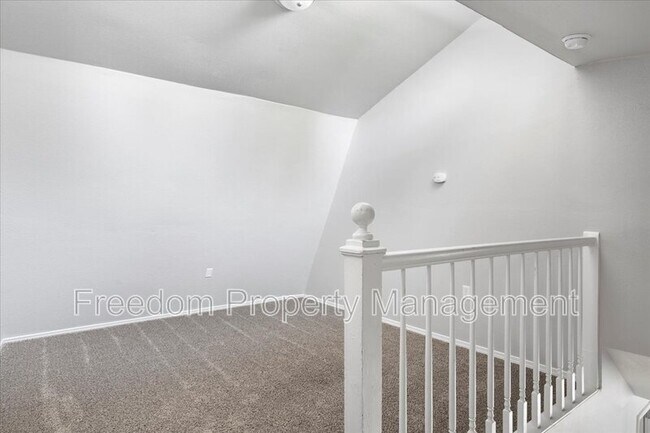 Building Photo - 420 S Garland St