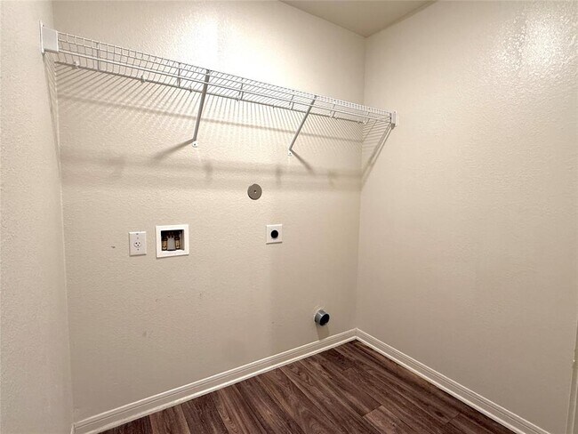 Building Photo - 353 Cres Park Dr