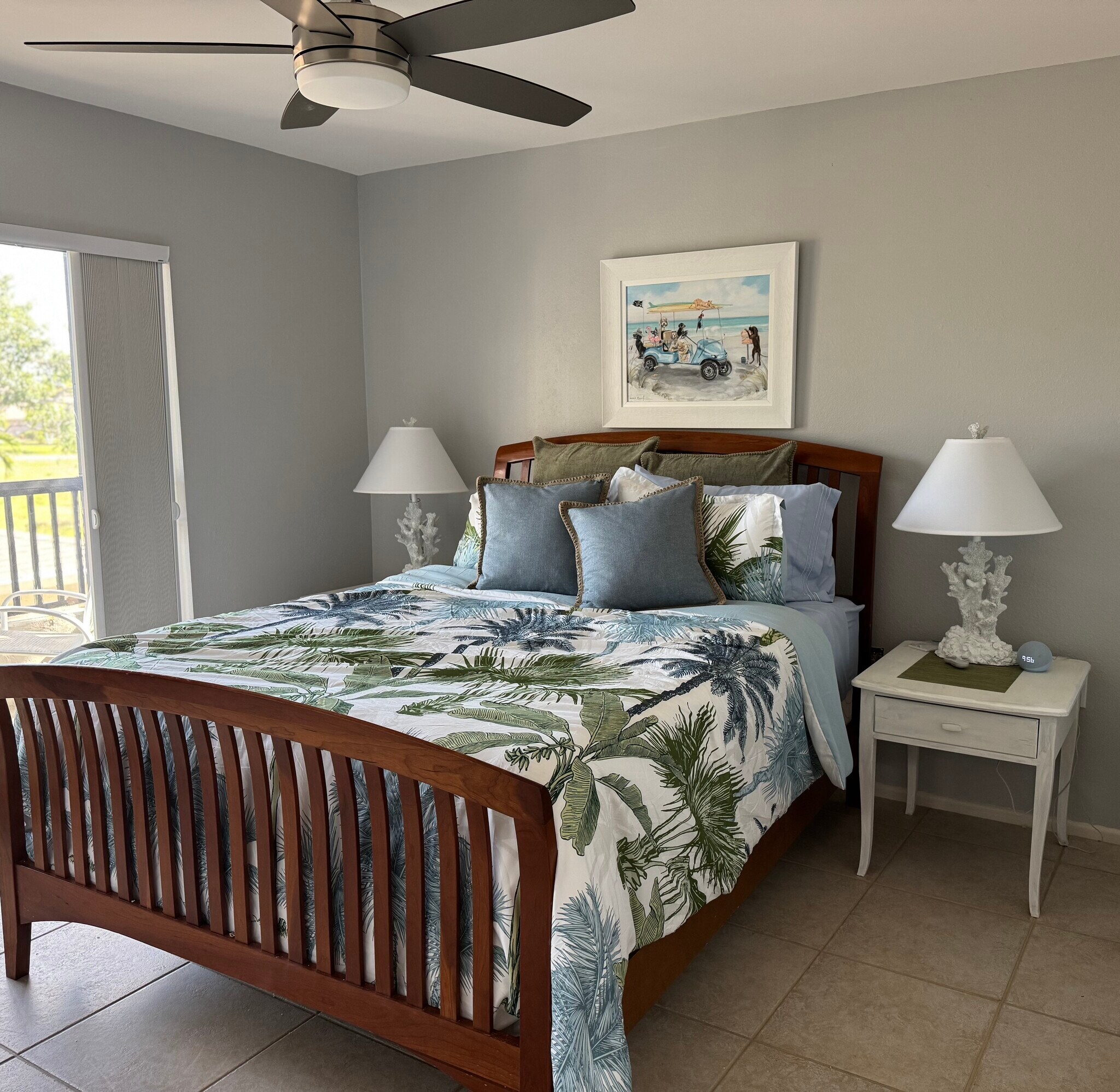 Guest bedroom with its own screened Patio - 3255 Sugarloaf Key Rd