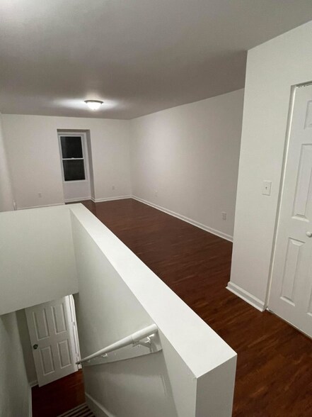 Building Photo - 1702 1/2 Walnut St