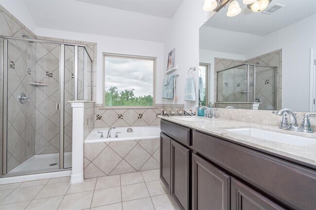 Building Photo - 1217 Naranjo Dr