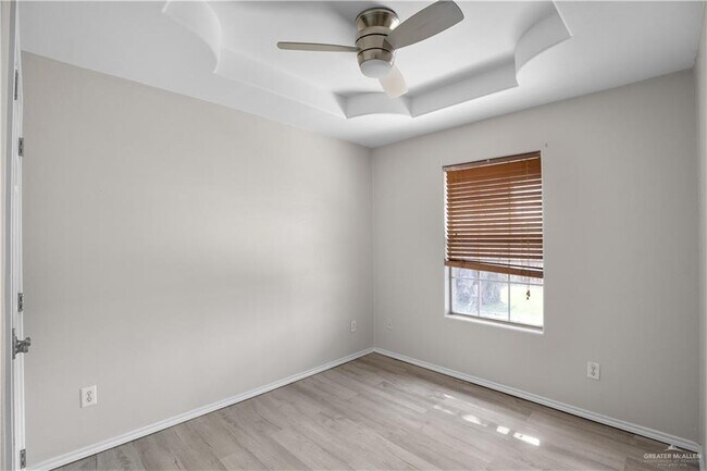 Building Photo - 19 Res Dr