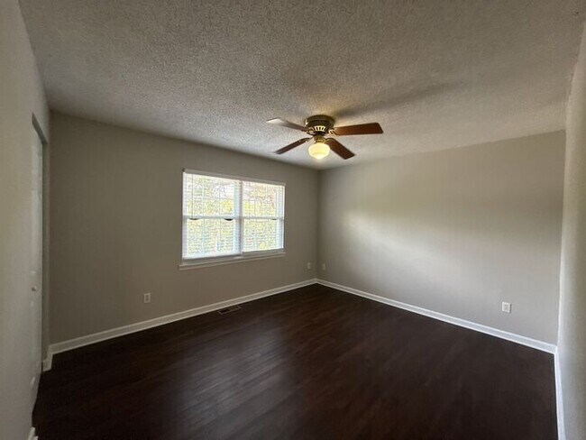 Building Photo - T.R. Lawing Realty Property
