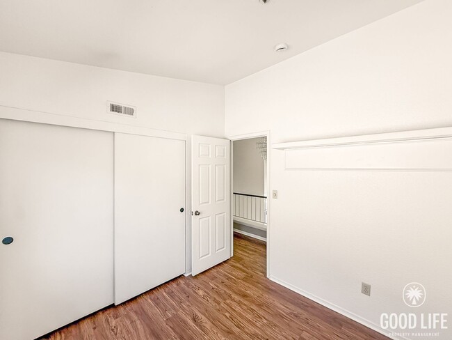 Building Photo - Beautiful 4B/2.5BA House in Vista w/ Attac...