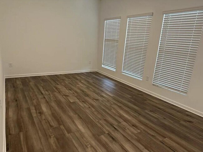 Building Photo - 2069 Boxwood Cir
