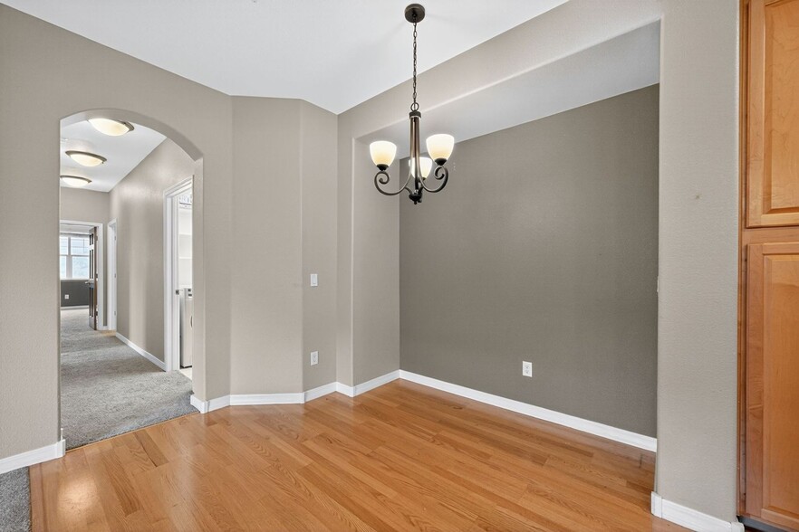 Building Photo - 5220 Boardwalk Dr
