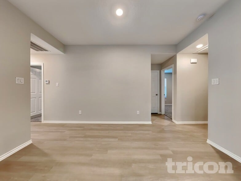 Building Photo - 11151 N Lake Mist Ln