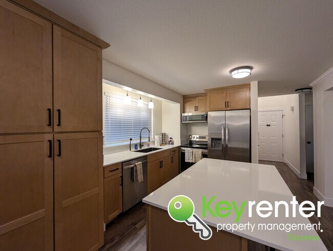 Building Photo - Fully Furnished Modern Puyallup Duplex in Prime Location