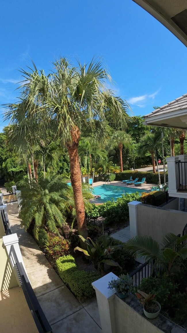 Building Photo - 1000 Palm Trail