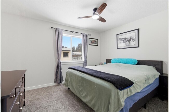 Building Photo - 6743 Kamloops Dr