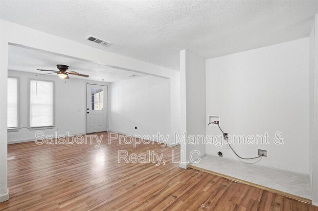 Building Photo - 1100 SE 9th St