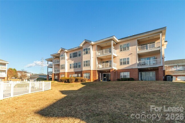 Building Photo - 9047 Meadow Vista Rd