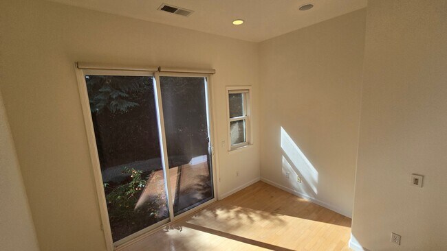 Building Photo - Private, peaceful home on nearly half an a...