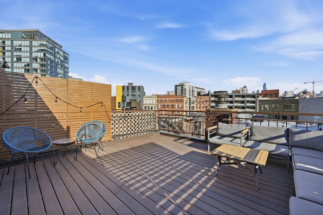 Building Photo - 657 N Carpenter St