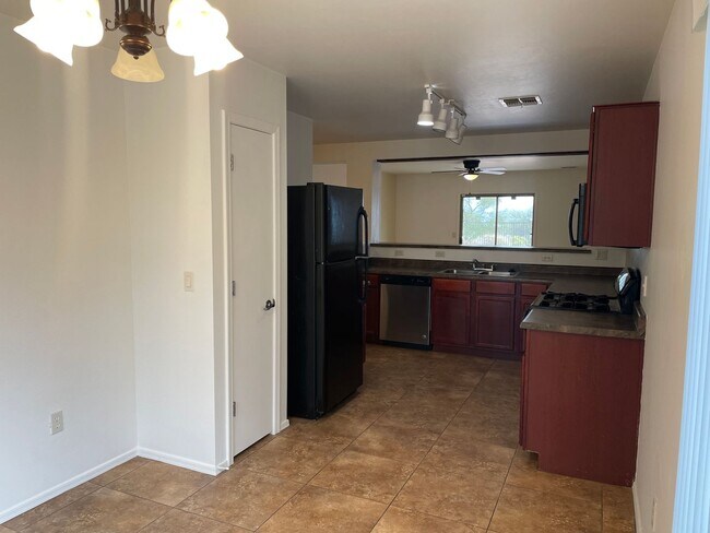 Building Photo - Beautiful Modern New 3Bdm 2Ba Home, Easy A...