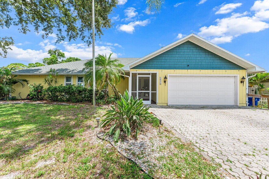 Building Photo - 10370 Main Dr