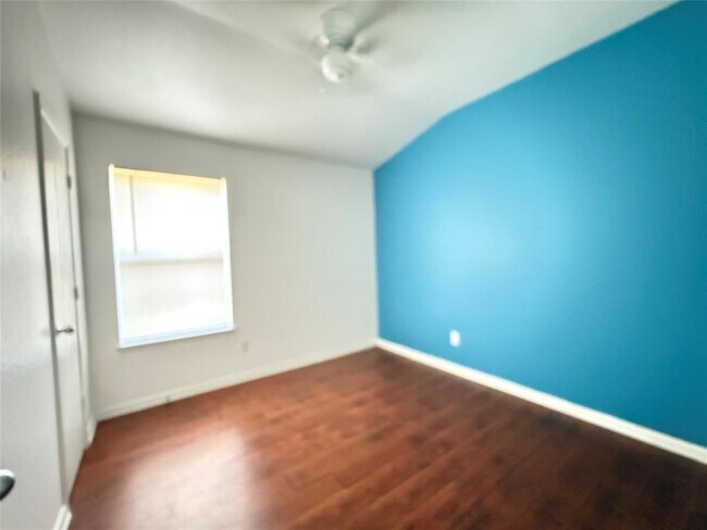 Building Photo - 522 Cedar Branch Dr