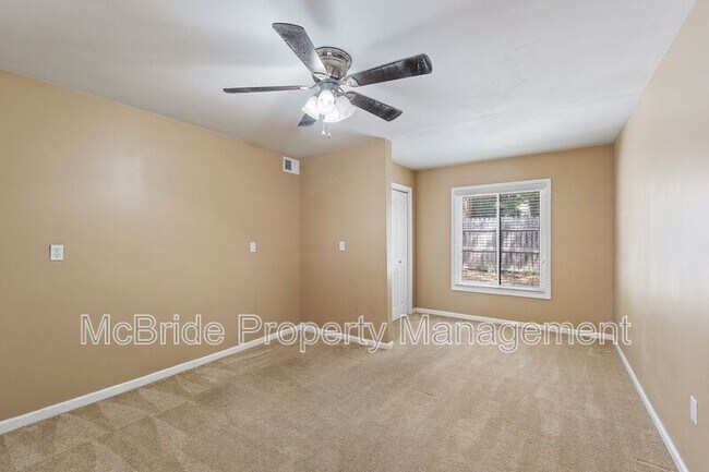 Building Photo - 539 Hunterdale Rd