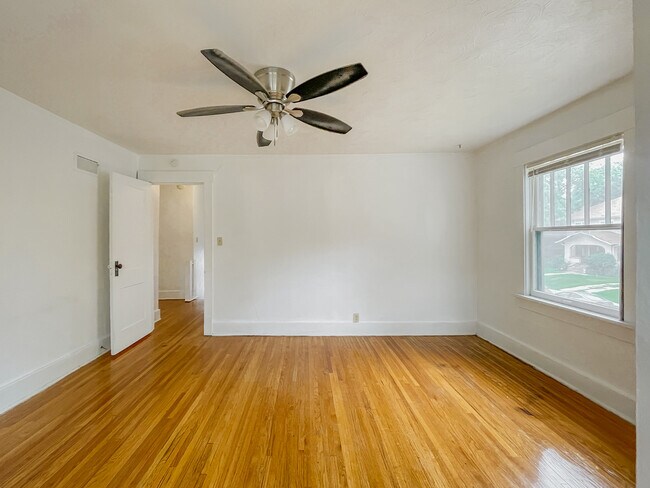 Building Photo - 1255 S 25th St