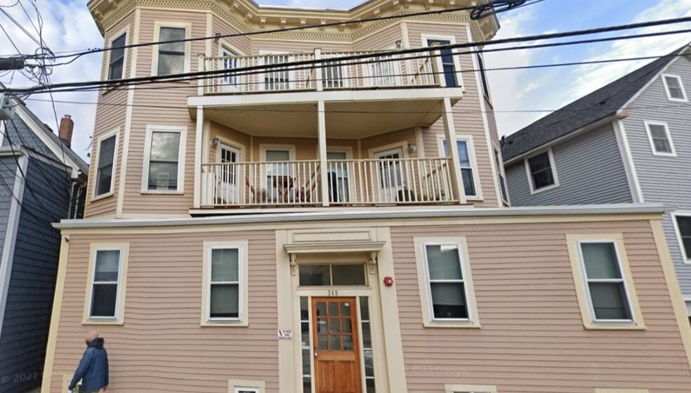 Building Photo - 245 Summer St