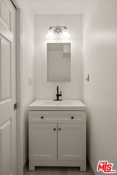 Building Photo - 435 W Elk Ave