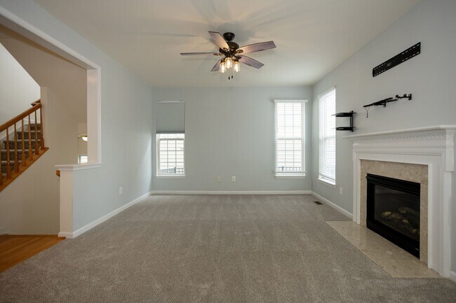 Building Photo - Spacious & Bright Home in Parks of Piedmon...