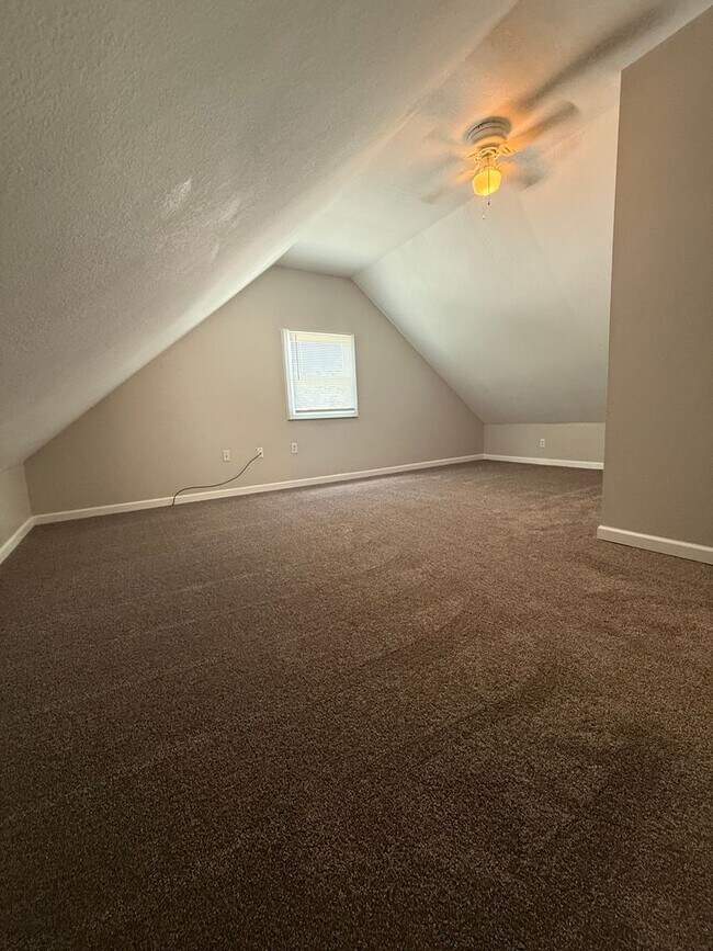 Building Photo - Austintown, Updated 3/4 Bedroom, 1 1/2 Bat...