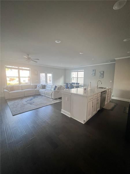 Building Photo - 2085 Manor Pointe Dr