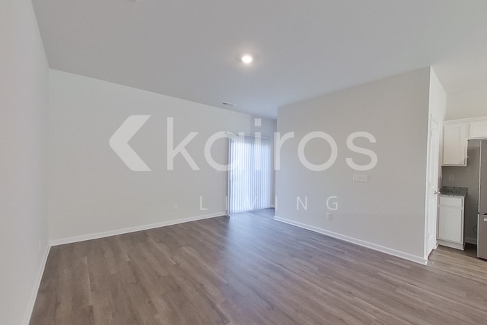 Building Photo - 2415 Banyan Cir